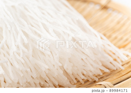 乾燥春雨 89984171