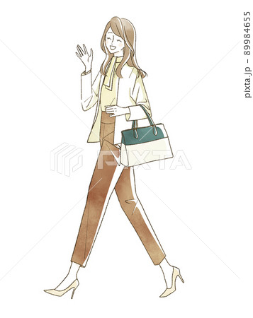 笑顔で歩いている女性 89984655