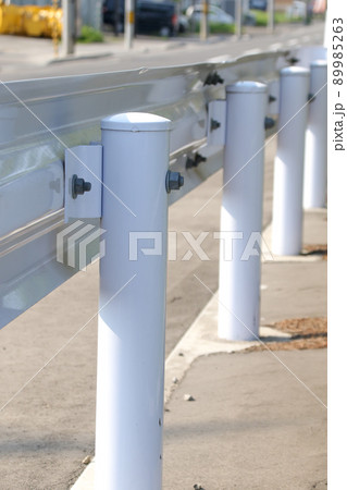 ガードレール, 歩道, 歩者分離, 柵, 道路, 屋外, 支柱, 交通, パイプ, 安全 89985263
