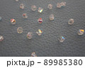透明なビーズ 89985380