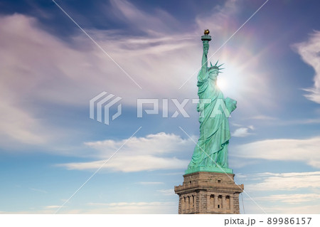 The statue of Liberty in Manhattan, New York City 89986157