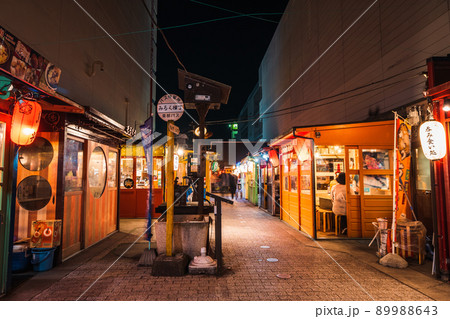 青森県八戸市　八戸屋台村　みろく横丁の夜景 89988643
