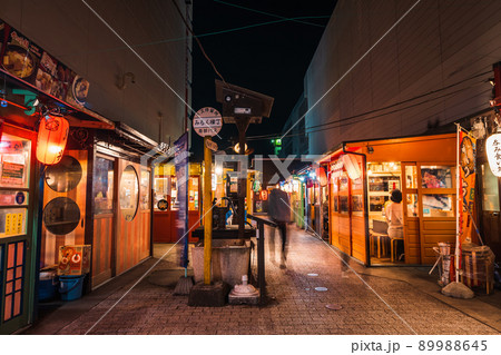 青森県八戸市　八戸屋台村　みろく横丁の夜景 89988645