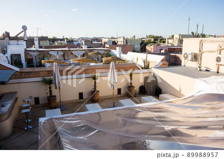 歴史的なモロッコの街マラケッシュの建物、リヤド 89988957