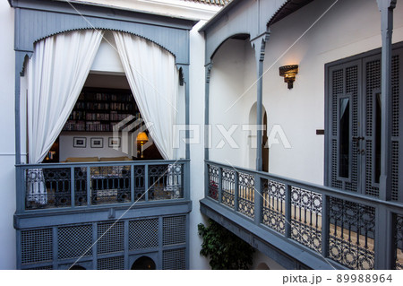 歴史的なモロッコの街マラケッシュの建物、リヤド 89988964