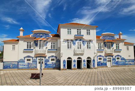 Old Aveiro Railway station with typical blue azulejos tile. Portugal 89989307