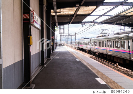 多摩境駅のホーム 京王相模原線 春 東京都町田市 多摩境駅のホーム 京王相模原線 春 東京都町田市 89994249