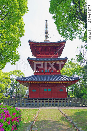 福岡県みやこ町にある朱塗りの豊前国分寺三重塔 89996678