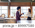 同棲カップルのサンデーモーニング 89997580