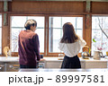 同棲カップルのサンデーモーニング 89997581
