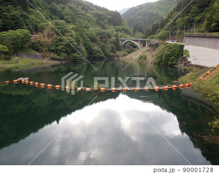 静かなダムの風景 静かなダムの風景 90001728