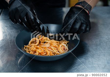 Chef Seafood Pasta with mussels with basil and tomato Chef Seafood Pasta with mussels with basil and tomato 90002052