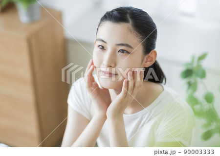 若い女性のスキンケア 若い女性のスキンケア 90003333
