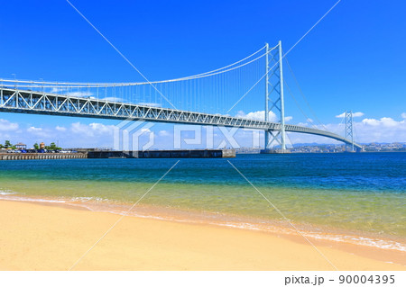 【兵庫県】晴天下の明石海峡大橋 90004395