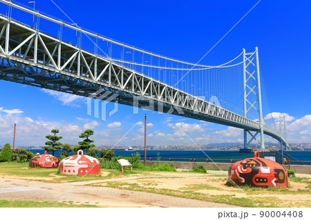 【兵庫県】晴天下の明石海峡大橋 90004408