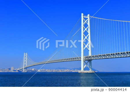 【兵庫県】快晴下の明石海峡大橋 90004414