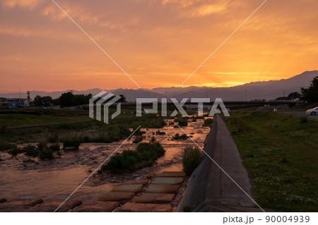 夕暮れの北信濃 須坂市の河川敷 夕暮れの北信濃 須坂市の河川敷 90004939