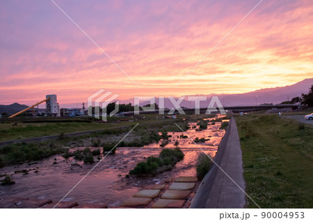 夕暮れの北信濃 須坂市の河川敷 夕暮れの北信濃 須坂市の河川敷 90004953