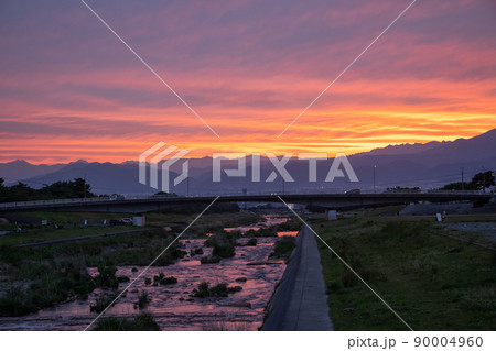 夕暮れの北信濃　須坂市の河川敷 90004960