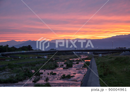 夕暮れの北信濃　須坂市の河川敷 90004961