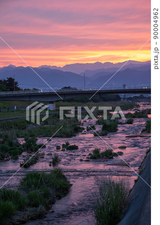 夕暮れの北信濃 須坂市の河川敷 夕暮れの北信濃 須坂市の河川敷 90004962