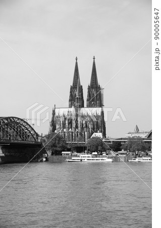 The famous Cathedral of Cologne in the city center 90005647