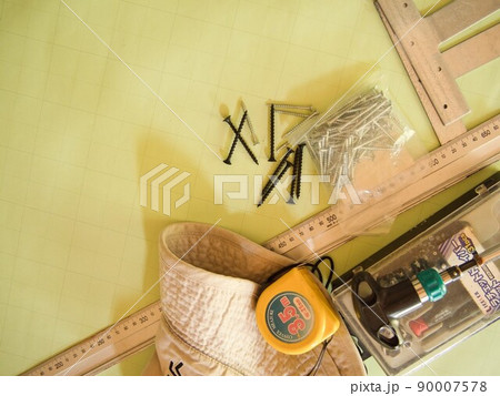 日曜大工 小道具と日よけ帽子 90007578