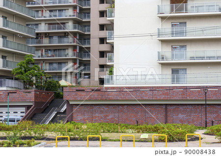 大規模マンションの外観　グランドメゾン長堀前の公園（大阪市西区北堀江） 90008438