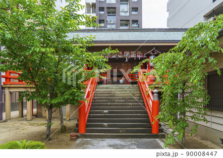 御霊神社・堀江行宮　--大阪市西区南堀江（新緑の季節　朝） 90008447