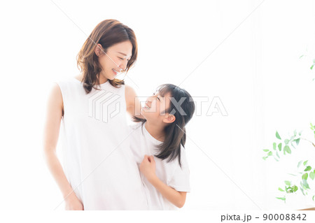 笑顔の親子 90008842