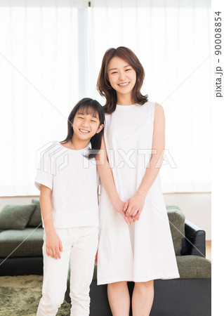 笑顔の親子 90008854