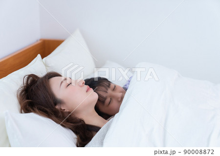 眠る親子 眠る親子 90008872