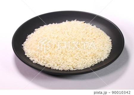 皿に盛ったパン粉 皿に盛ったパン粉 90010342