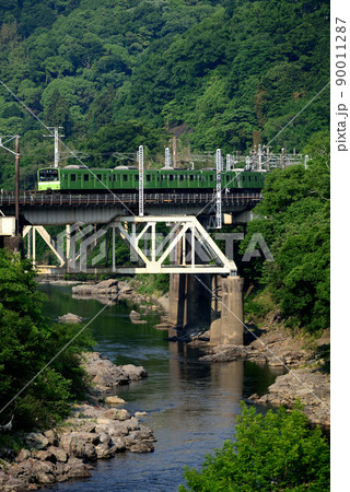第四大和川橋梁を行く201系電車（ビビッド調） 90011287