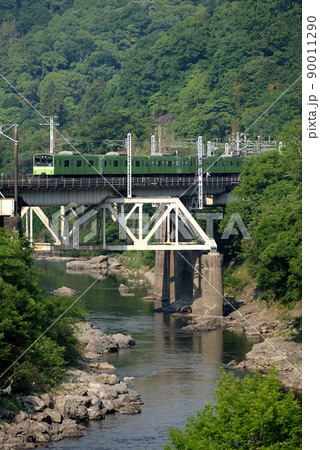 第四大和川橋梁を行く201系電車 90011290