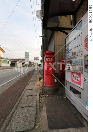新潟 佐渡 丸ポストのある風景(小松屋商店) 新潟 佐渡 丸ポストのある風景(小松屋商店) 90011599