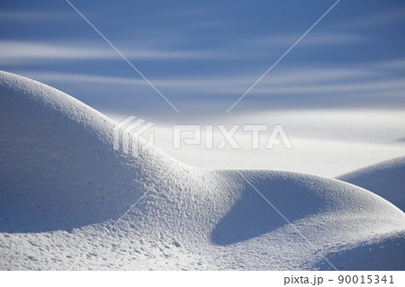 雪山の光の模様 90015341
