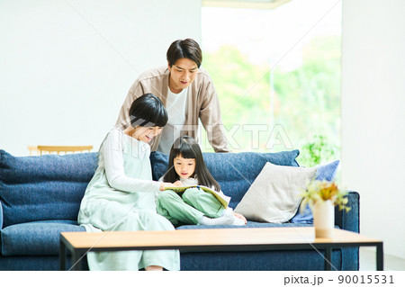ファミリー 室内 若い ファミリー 室内 若い 90015531
