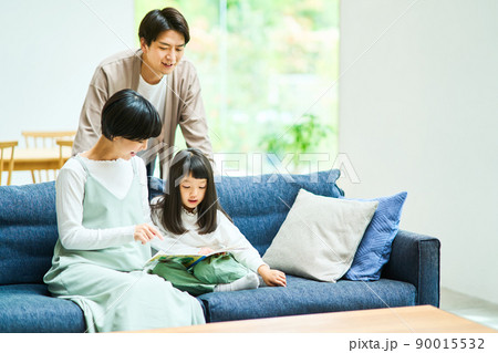 ファミリー 室内 若い ファミリー 室内 若い 90015532