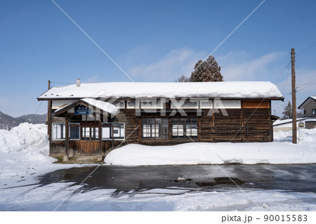 冬の西大塚駅 90015583