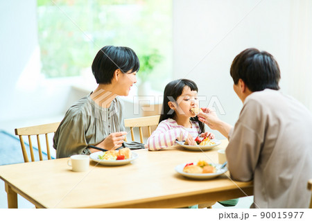 ファミリー　食事 90015977