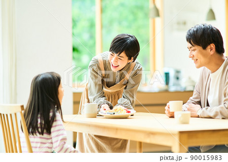 ファミリー 食事 ファミリー 食事 90015983