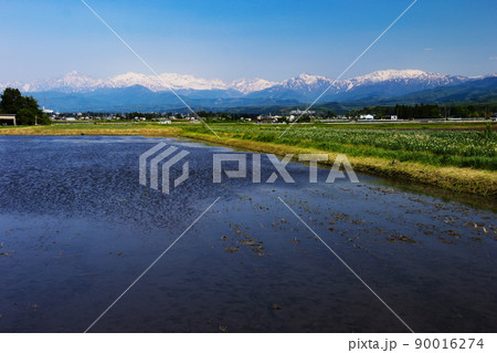 富山県富山市　富山平野から　剣立山連峰の絶景　 90016274