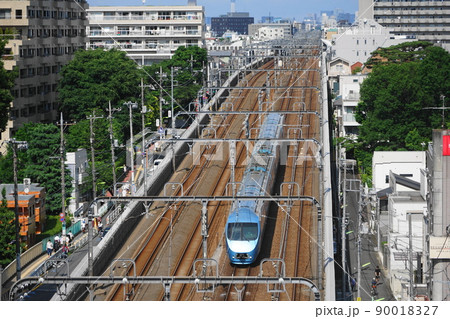 5月 世田谷1033小田急ロマンスカー・成城学園前駅手前 5月 世田谷1033小田急ロマンスカー・成城学園前駅手前 90018327