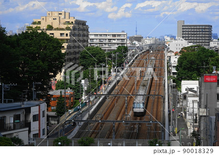 5月 世田谷1035小田急ロマンスカーとスカイツリー・成城学園前駅手前 5月 世田谷1035小田急ロマンスカーとスカイツリー・成城学園前駅手前 90018329