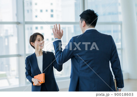 うまく行った時のビジネスマン うまく行った時のビジネスマン 90018603