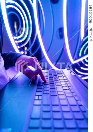 man inside virtual metaverse man inside virtual metaverse 90019164
