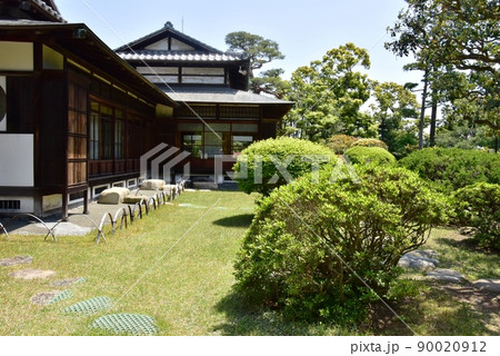 大磯町 明治記念大磯邸園散策路と邸宅と庭園の新緑 大磯町 明治記念大磯邸園散策路と邸宅と庭園の新緑 90020912