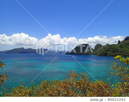 丘の上からみるフィリピンの秘境 90023202