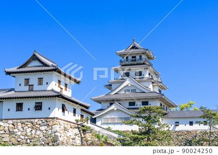 《愛媛県》新緑の季節、晴天の今治城(今治城跡)_今治市通町 《愛媛県》新緑の季節、晴天の今治城(今治城跡)_今治市通町 90024250